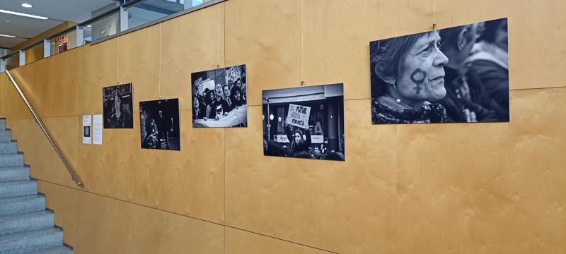 Exposició "Prou violència" a la Biblioteca del campus Barri Vell